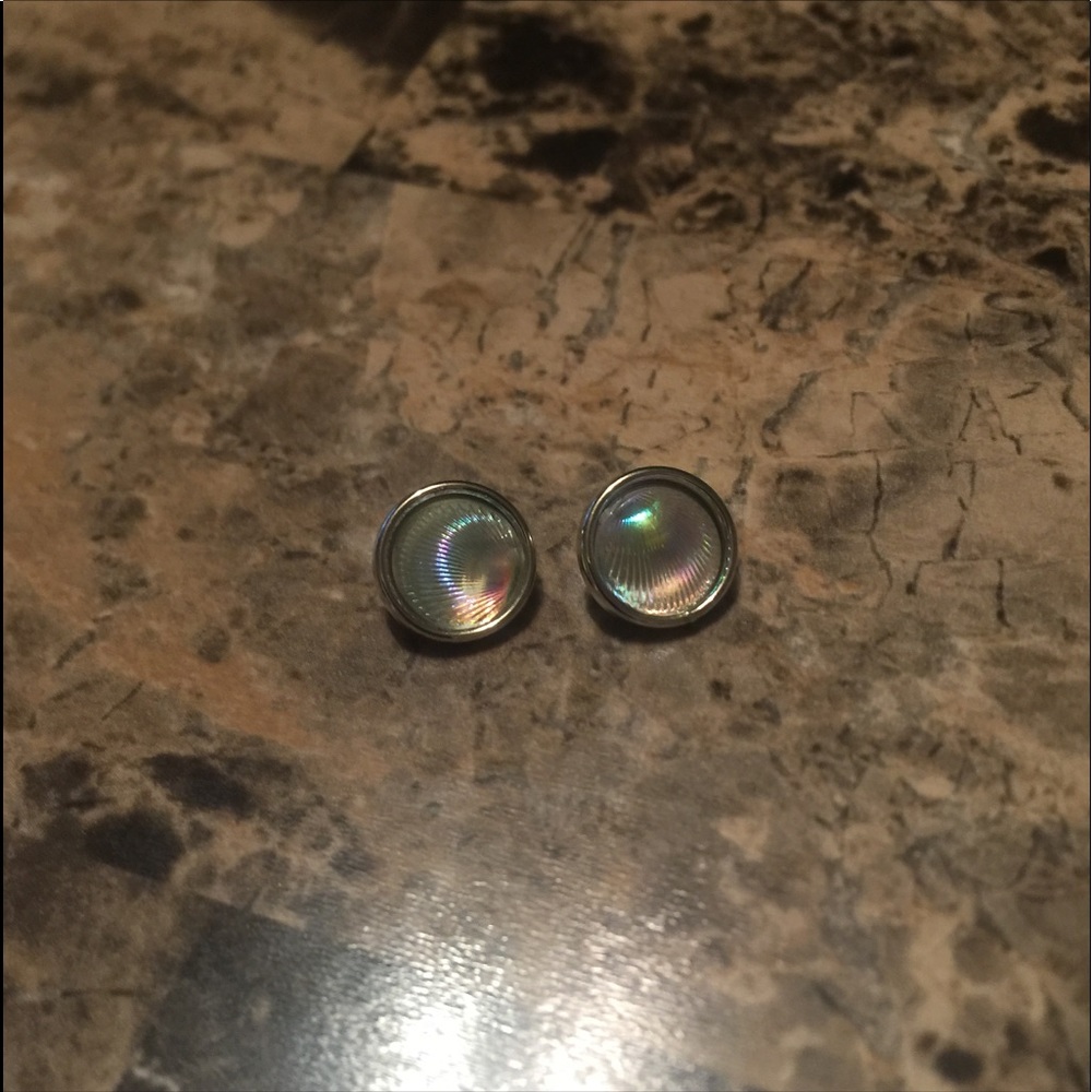 Pair of 12mm white iridescent snap buttons
